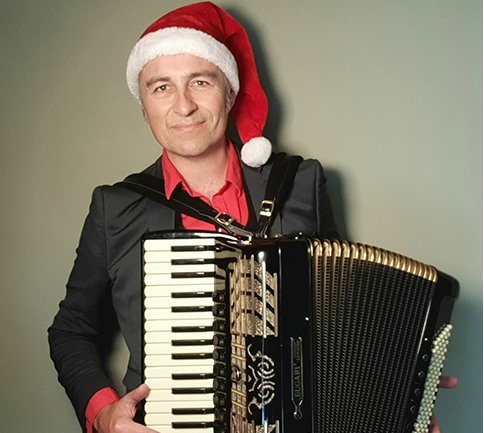 Lars Grand synger julen ind